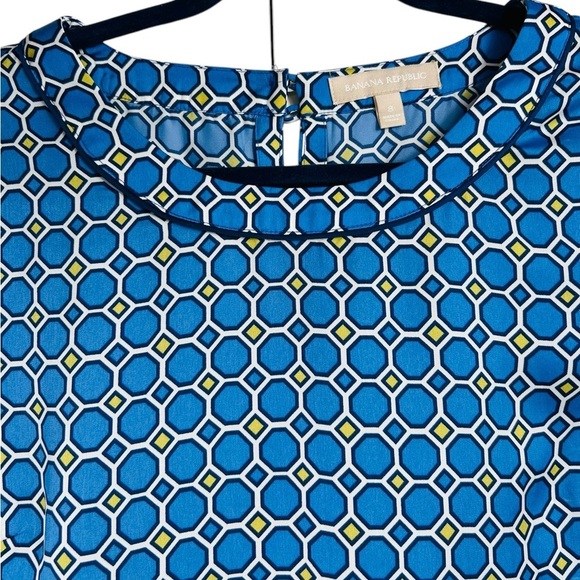 Banana Republic geometric short-sleeve crewneck blouse, Size 8, flared, Office - Picture 2 of 7